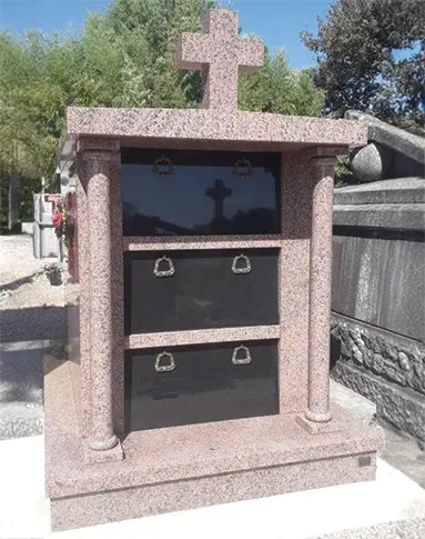 chapelle en granit fabriquée par les granits du lezert