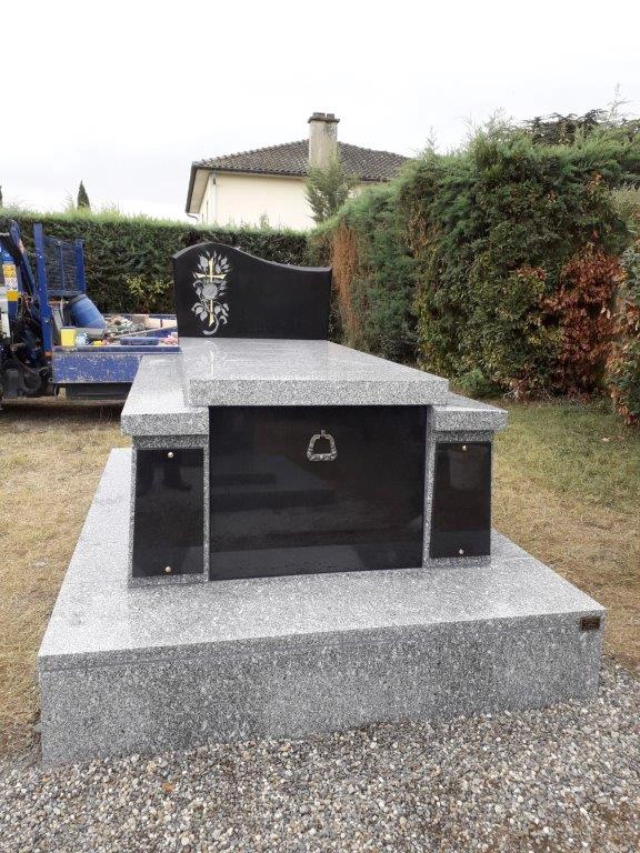 monument funéraire haut granit tarn moyen