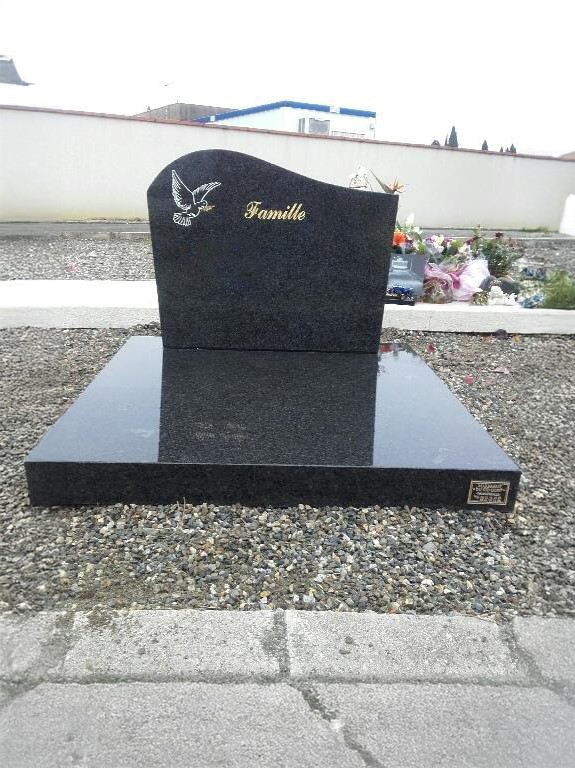 monument cineraire granit noir afrique