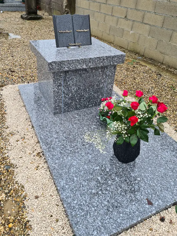 monument cineraire granit tarn moyen