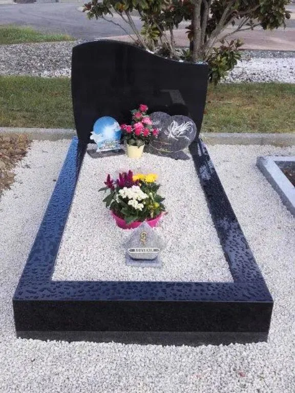 monument funeraire entourage granit noir fin