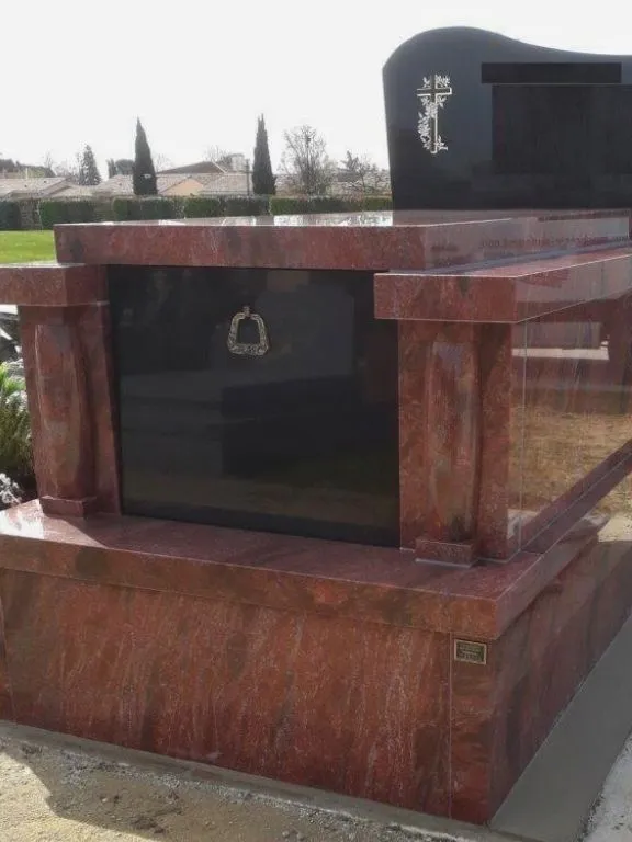 monument funeraire haut granit rouge romantica